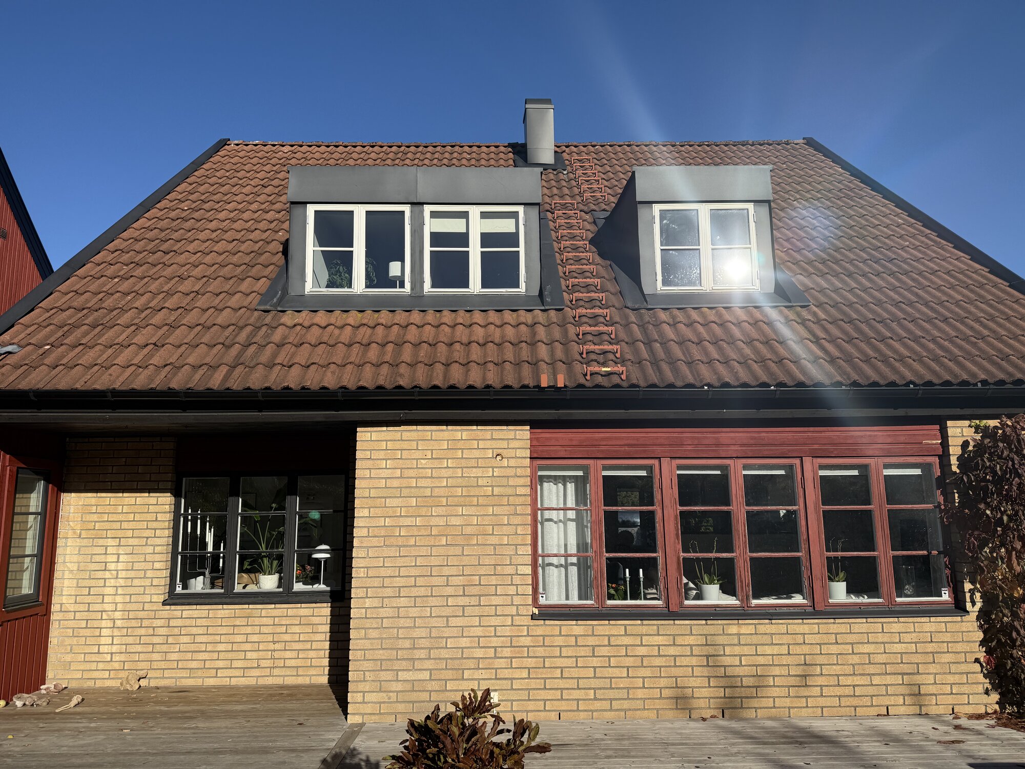 Byte av takpannor och fönster – bild 1